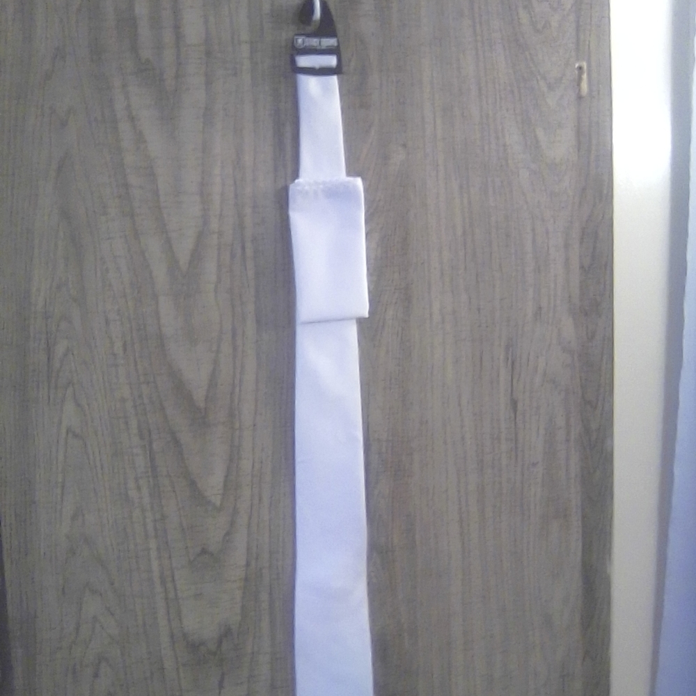 White Stacy Adams men's tie and pocket square new